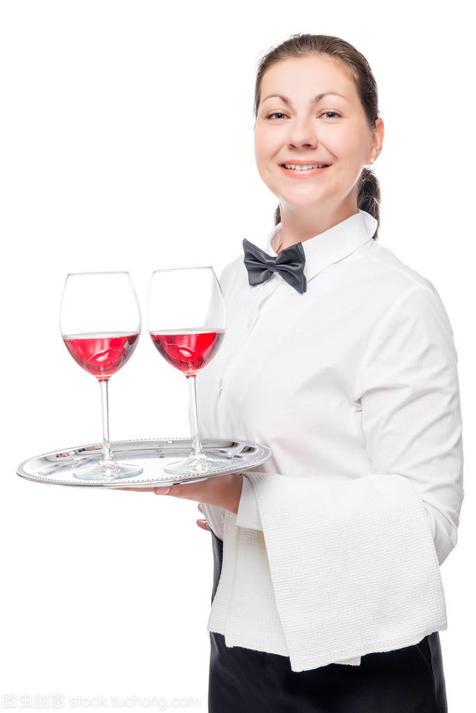 女服務(wù)生與酒精飲料托盤(pán) 餐飲服務(wù)中的專(zhuān)業(yè)肖像